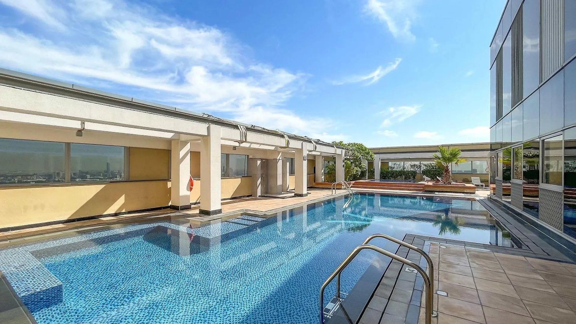 Silkhaus Gallery Studio At Sky Gardens In Heart Of Difc Dubai Apartment