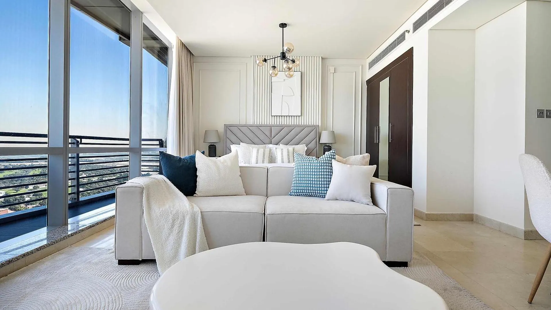 Silkhaus Gallery Studio At Sky Gardens In Heart Of Difc Dubai Apartment